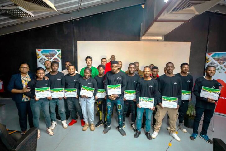 Image à la une de MINES – Des jeunes villageois de Moramanga formés sur la conduite d’engins lourds par Ambatovy