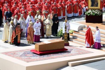 Image à la une de EGLISE CATHOLIQUE – Des obsèques grandioses pour le Pape François