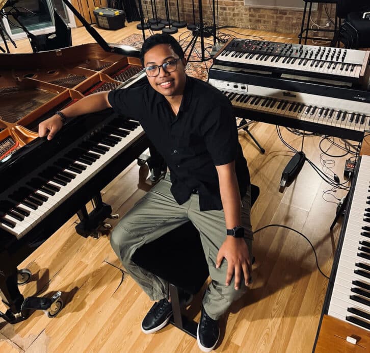 Image à la une de MUSIQUE – Tsanta Randriamihajasoa, un artiste aux multiples talents