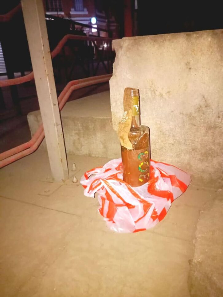 Image à la une de Villa Pradon – Pôle Anti-Corruption : Deux cocktails Molotov déposés devant les portails par trois individus suspects