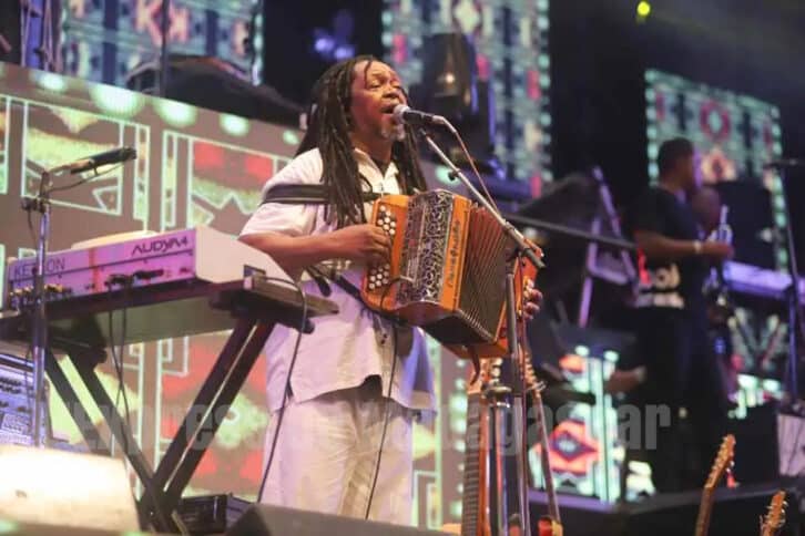 Image à la une de CONCERT – Rossy assure avec «Bapampa Glady Be»