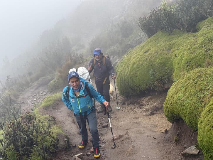 Image à la une de ASCENSION DE L’EVEREST  – Les alpinistes malgaches  arrivent au pied de l’himalaya