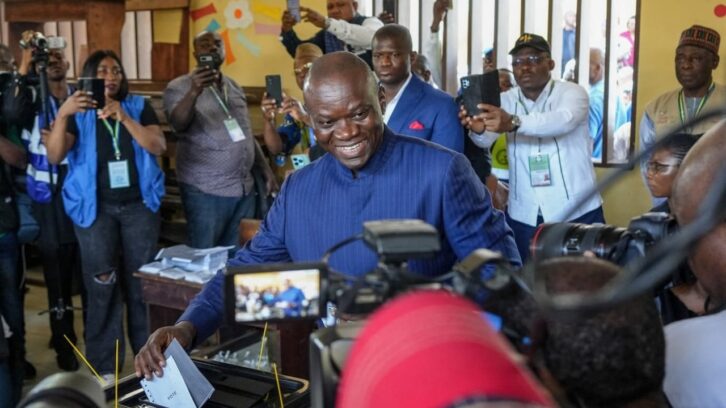 Image à la une de Présidentielle au Gabon : à Libreville, Brice Clotaire Oligui Nguema affiche sa confiance
