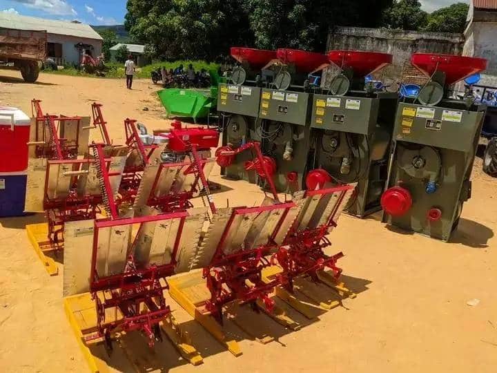 Image à la une de AMBILOBE – Les organisations paysannes équipées en matériel agricole