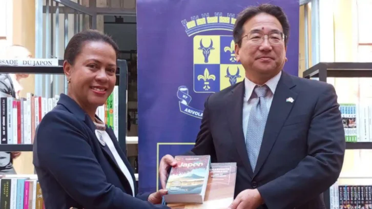 Image à la une de COOPERATION – La bibliothèque municipale d’Antananarivo s’enrichit de 300 ouvrages offerts par le Japon
