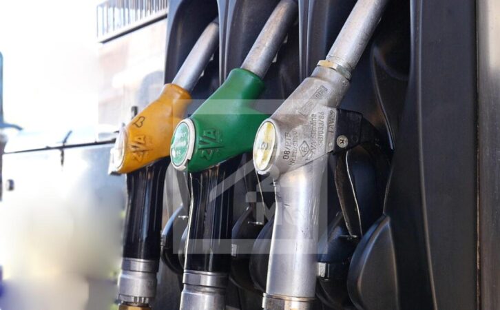 Image à la une de PÉTROLE LAMPANT – Un écart de plus de 600 ariary entre le prix réel et le prix affiché à la pompe 