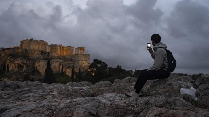 Image à la une de Refus de tournage à l’Acropole pour le réalisteur grec Lanthimos