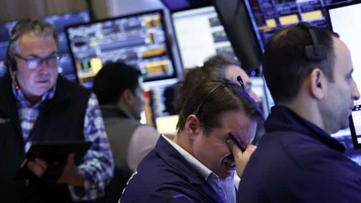 Image à la une de Wall Street chute encore à l’ouverture, craint une escalade commerciale