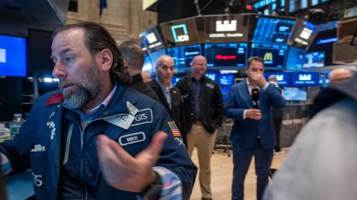 Image à la une de Wall Street: la chute s’amplifie après le discours du président de la Fed