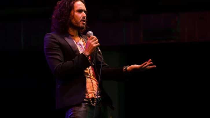 Image à la une de Inculpé pour viols au Royaume-Uni, le comédien Russell Brand rejette les accusations