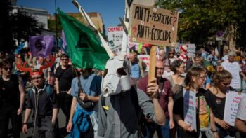 Image à la une de Contre les pesticides, une grande marche réunit scientifiques, écologistes et victimes à Paris