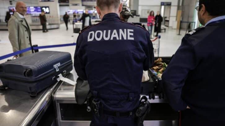 Image à la une de À l’aéroport de Roissy, les autorités dépassées par les arrivées de drogues