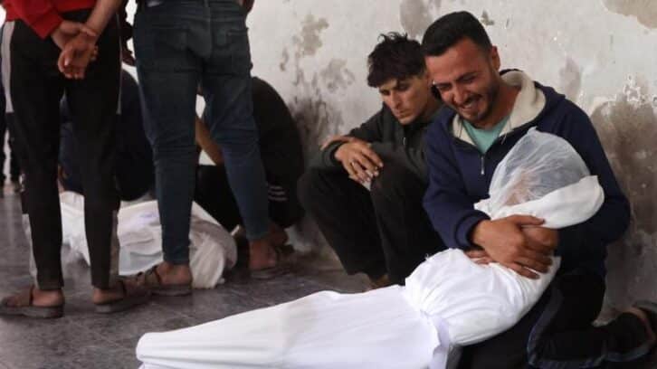 Image à la une de Au moins 44 morts dans de nouveaux bombardements aériens israéliens sur Gaza selon les secours
