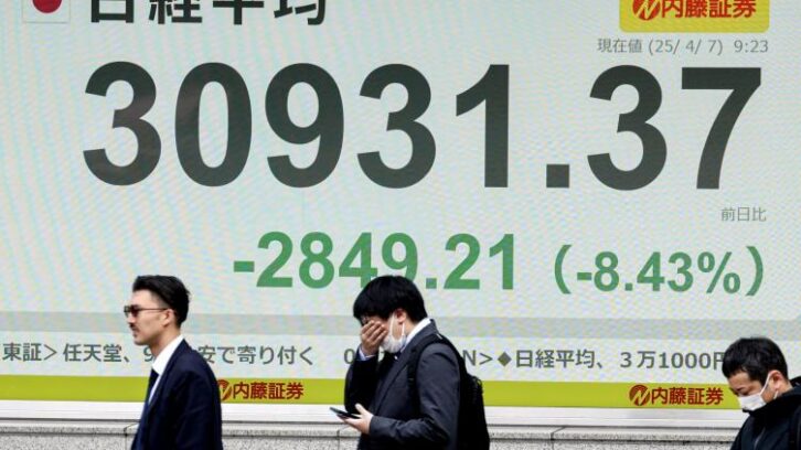 Image à la une de Les Bourses asiatiques dévissent, le pétrole au plus bas en 4 ans