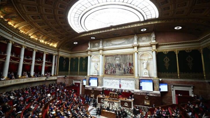 Image à la une de Le Parlement en passe d’adopter définitivement une restriction du droit du sol à Mayotte