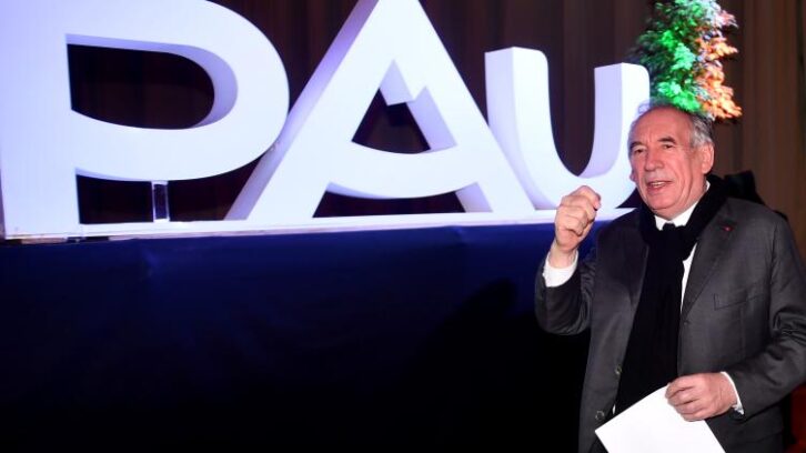 Image à la une de Entre Paris et Pau, Bayrou veut “garder les pieds sur terre” face aux incertitudes