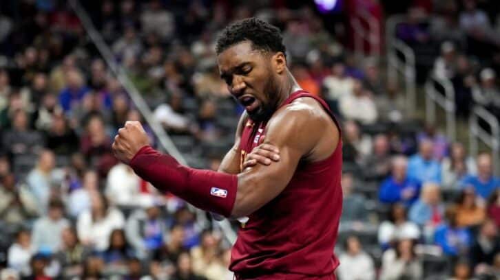 Image à la une de NBA: Cleveland valide la 1re place à l’Est, les Lakers battus, Doncic expulsé