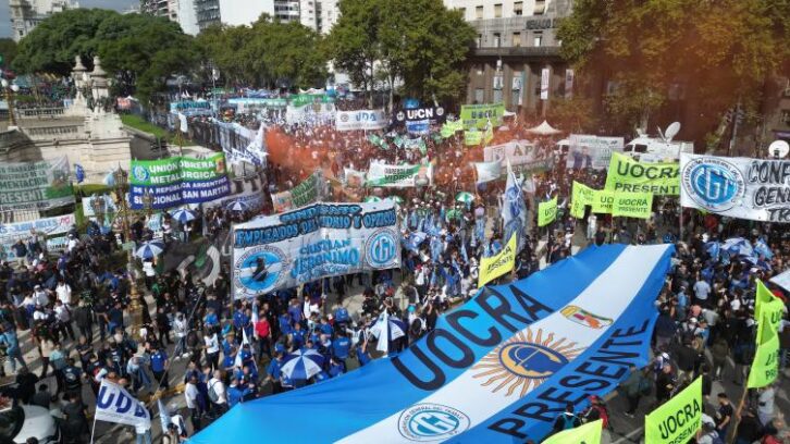 Image à la une de Argentine: Milei entre la colère sociale et le salut du FMI