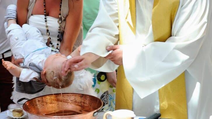 Image à la une de L’Eglise catholique enregistre à nouveau un bond des baptêmes d’adultes et d’adolescents