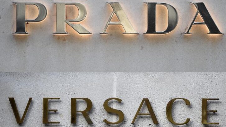Image à la une de Noces glamour dans le luxe milanais entre Prada et Versace