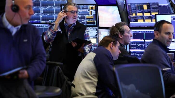 Image à la une de Wall Street termine en nette baisse, fébrile quant aux incertitudes commerciales