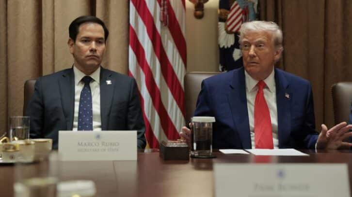 Image à la une de Les Bourses rechutent en Asie face à la guerre commerciale de Trump