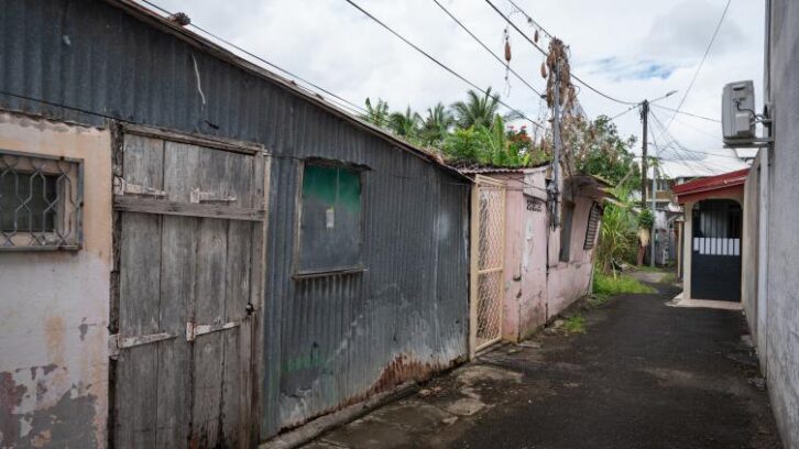 Image à la une de En Guadeloupe, des habitants résignés face à la démolition de leur quartier insalubre