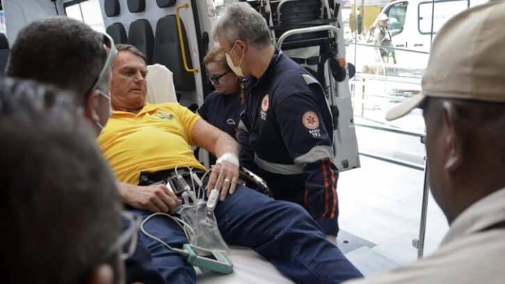 Image à la une de Brésil: Bolsonaro hospitalisé pour de “fortes douleurs” à l’abdomen
