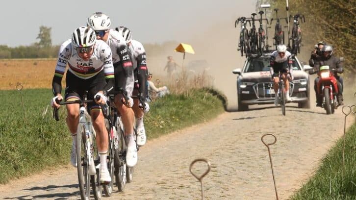 Image à la une de Paris-Roubaix: en repérage, Pogacar déjà star du Carrefour de l’Arbre