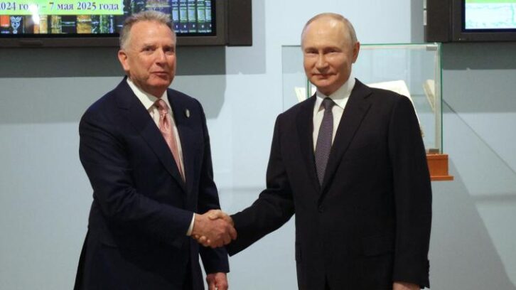Image à la une de Ukraine : Trump appelle Moscou à “se bouger”, son émissaire rencontre Poutine
