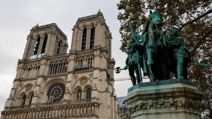 Image à la une de Macron va décorer les artisans de la reconstruction de Notre-Dame mardi
