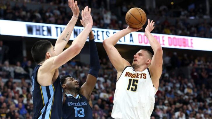 Image à la une de NBA: Denver confirme son rebond, Jokic entre dans l’histoire