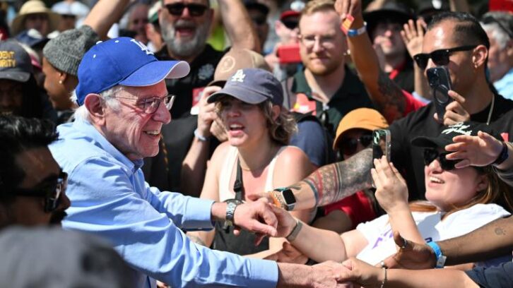 Image à la une de Bernie Sanders en croisade contre la déprime de la gauche américaine
