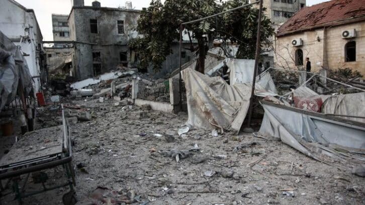 Image à la une de Un raid israélien endommage sévèrement l’un des rares hôpitaux en fonction à Gaza