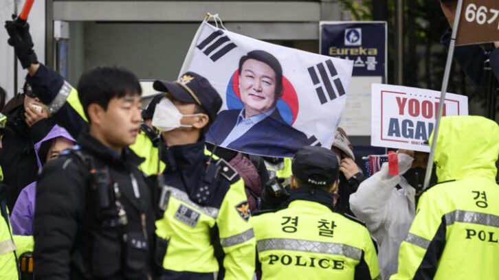 Image à la une de Corée du Sud: jugé au pénal, l’ex-président Yoon nie toute “insurrection”