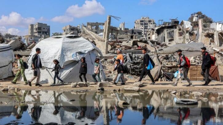 Image à la une de Israël exclut l’entrée d’aide dans Gaza devenue “fosse commune” selon MSF