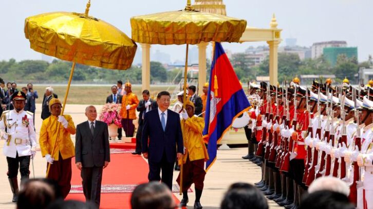 Image à la une de Xi Jinping au Cambodge pour resserrer les liens face à Trump
