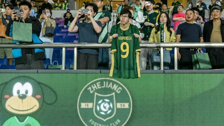 Image à la une de Foot: le club chinois du Gabonais Aaron Boupendza joue seulement quelques heures après son décès