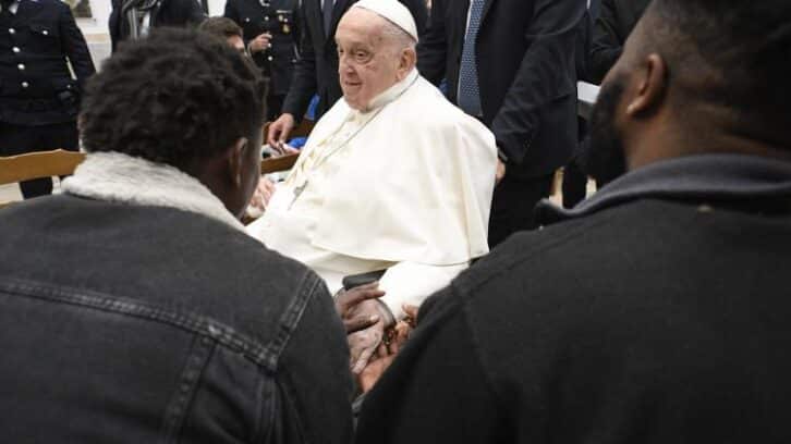 Image à la une de Le pape, en sortie à Rome, dit vivre Pâques “comme il peut”