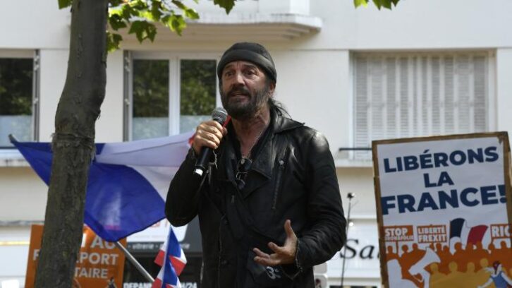 Image à la une de Le chanteur et ex-candidat aux européennes Francis Lalanne déclaré inéligible