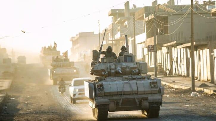 Image à la une de Les Etats-Unis annoncent réduire de moitié leurs effectifs militaires en Syrie