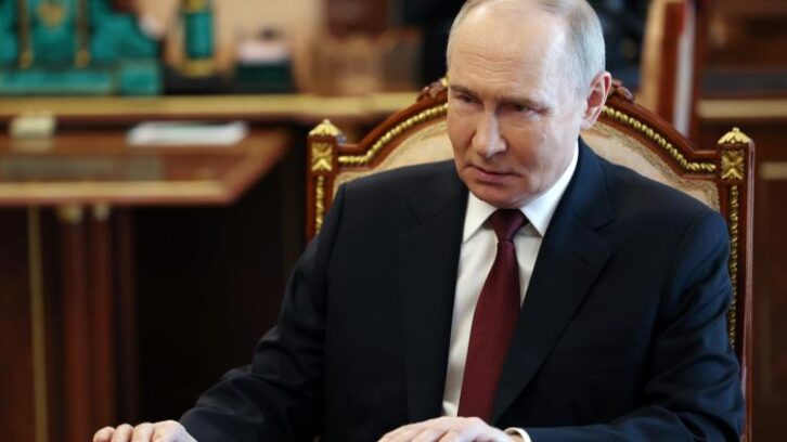 Image à la une de Poutine ordonne un cessez-le-feu en Ukraine pour Pâques, méfiance de Kiev