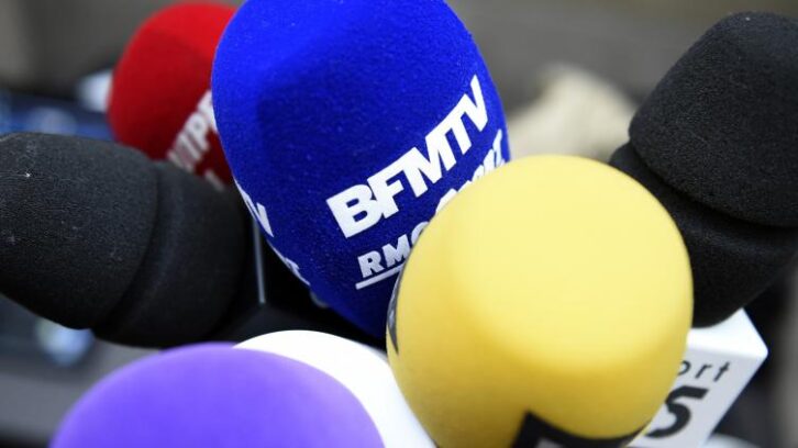 Image à la une de Les matinales politiques, une compétition acharnée entre radios et télés