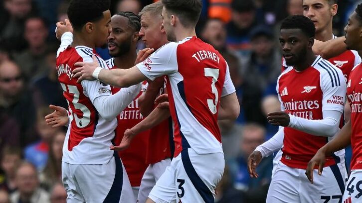 Image à la une de Angleterre: Arsenal à fond, Chelsea à réaction