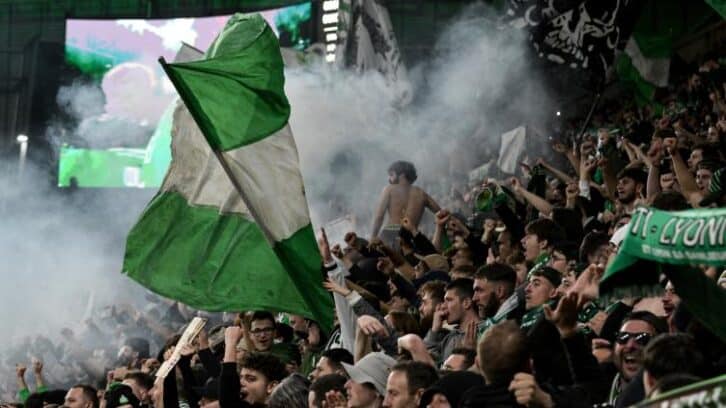 Image à la une de L1: Lors d’un derby houleux, Saint-Etienne s’offre Lyon et de l’oxygène
