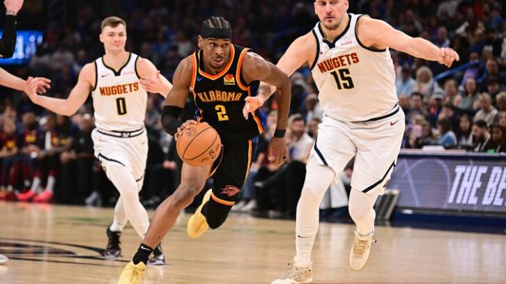 Image à la une de NBA: Gilgeous-Alexander, Jokic et Antetokounmpo finalistes pour le trophée MVP