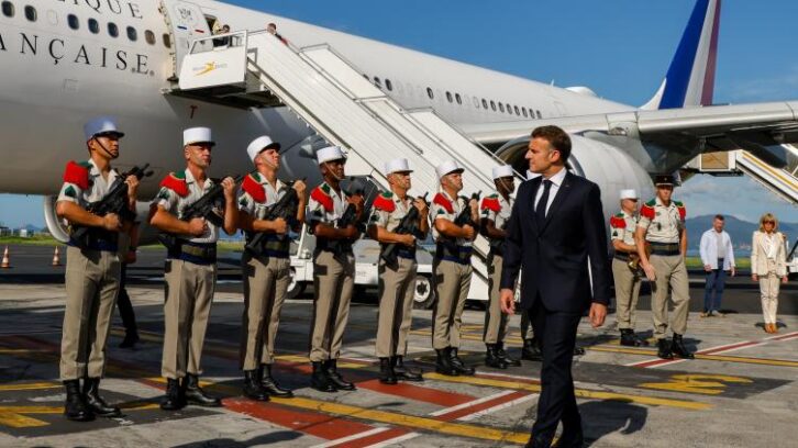 Image à la une de Macron attendu à La Réunion sur le chikungunya et les dégâts du cyclone Garance