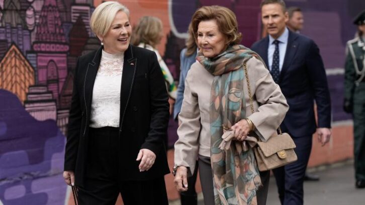 Image à la une de La reine Sonja de Norvège hospitalisée à cause de difficultés respiratoires