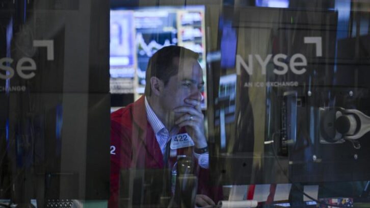 Image à la une de Wall Street rebondit après sa chute de la veille