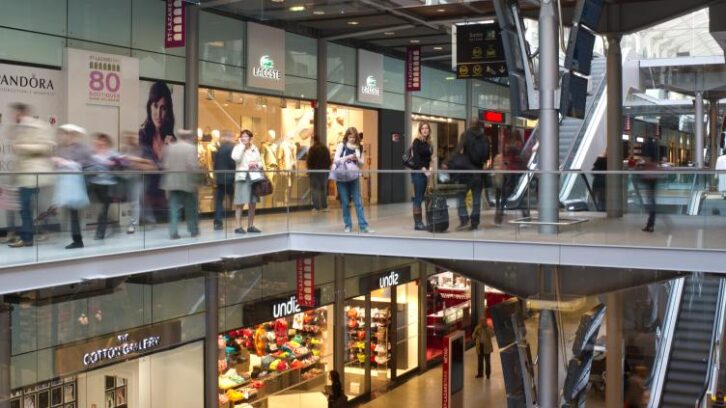 Image à la une de Pourquoi les supermarchés convoitent les lieux de transit